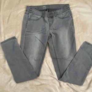 Massimo Jeggings grey distressed style really comfortable great fit